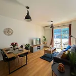 Lumina Stylish 3-room Near Atlas Arena Apartment *