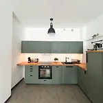 Apartment Lumina Stylish 3-room Near Atlas Arena *