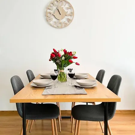 Lumina Stylish 3-room Near Atlas Arena * ウッチ