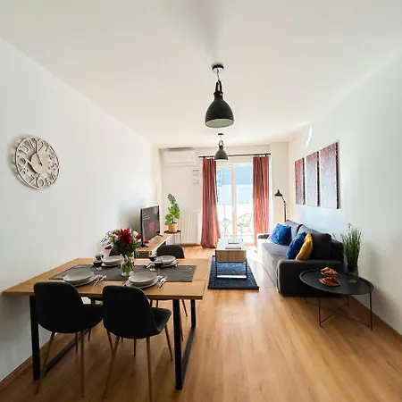 Lumina Stylish 3-room Near Atlas Arena *