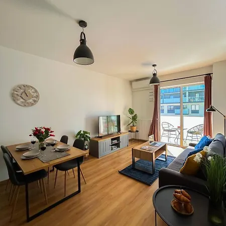 Lumina Stylish 3-room Near Atlas Arena Apartament *