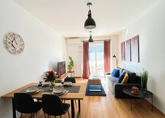 Lumina Stylish 3-room Near Atlas Arena *